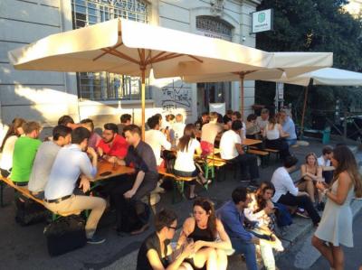 Bar y terraza Image