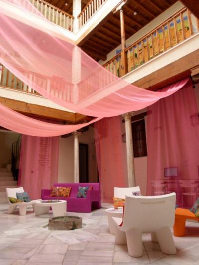 Zona Común White Nest Image