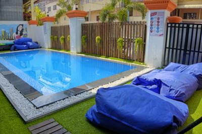 Borde de la piscina Image