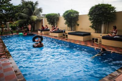 Borde de la piscina Image