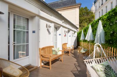 Terraza con una vista de Sacré Coeur Image